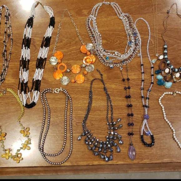 Lot of 29 Necklaces different lengths - Picture 4 of 8